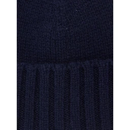 Cashmere beanie with elegant design and unisex blue