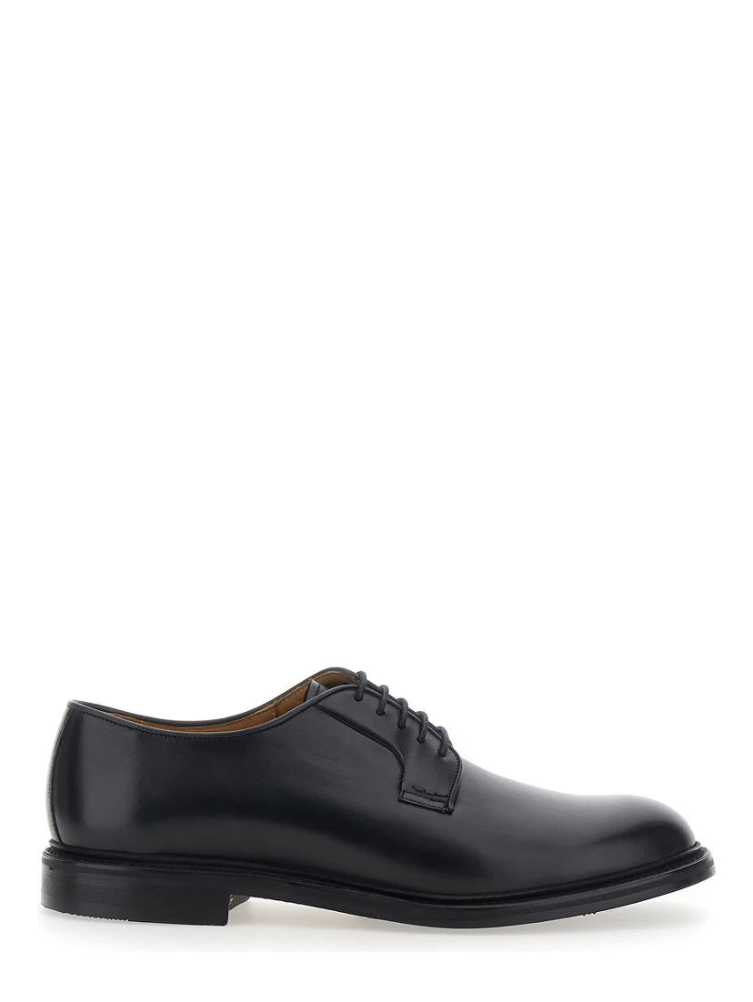 Black lace-up shoe with rounded toe and front laces in leather for men