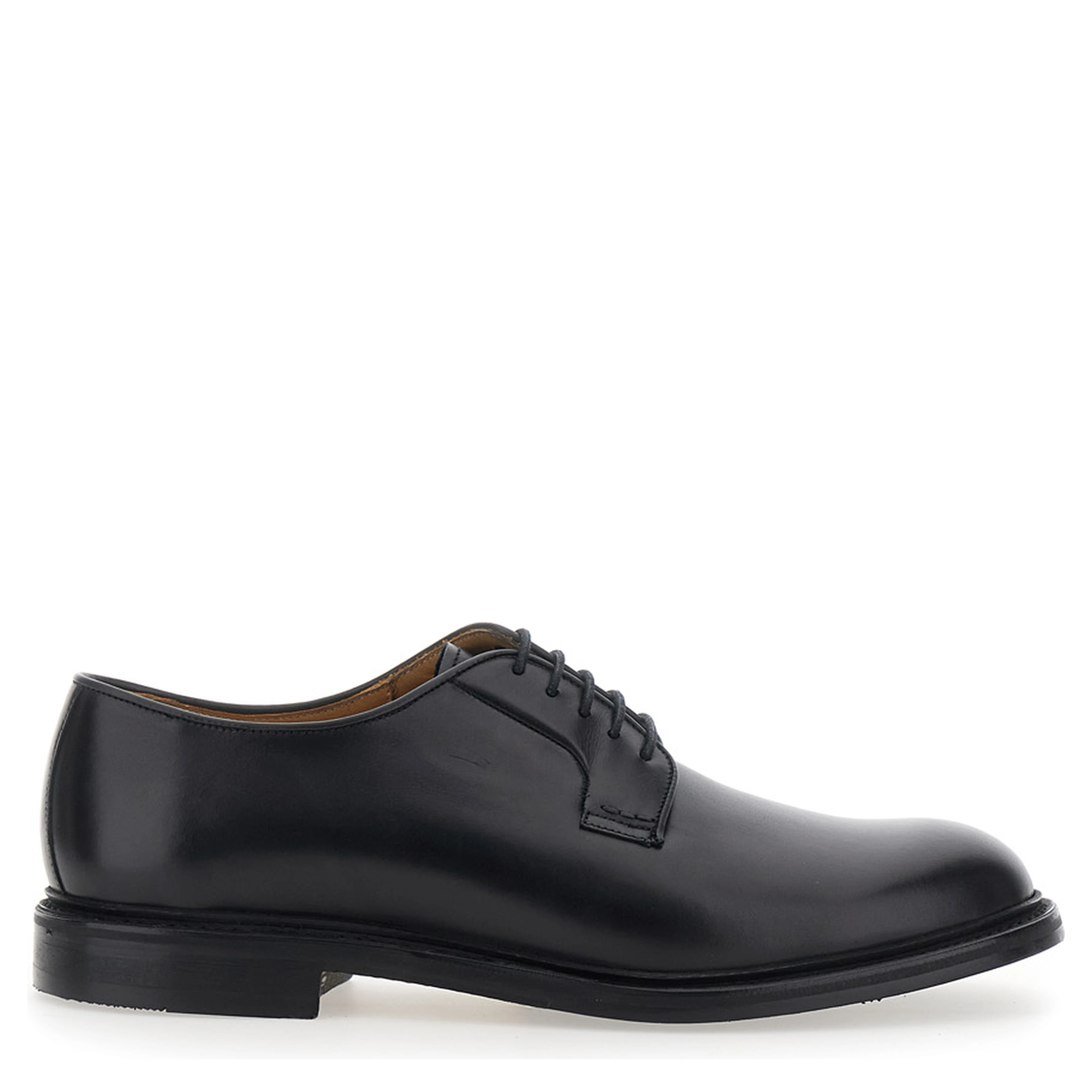 Black lace-up shoe with rounded toe and front laces in leather for men