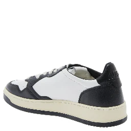 Sneakers Medalist Low-Top with Side Logo in White and Black for Men