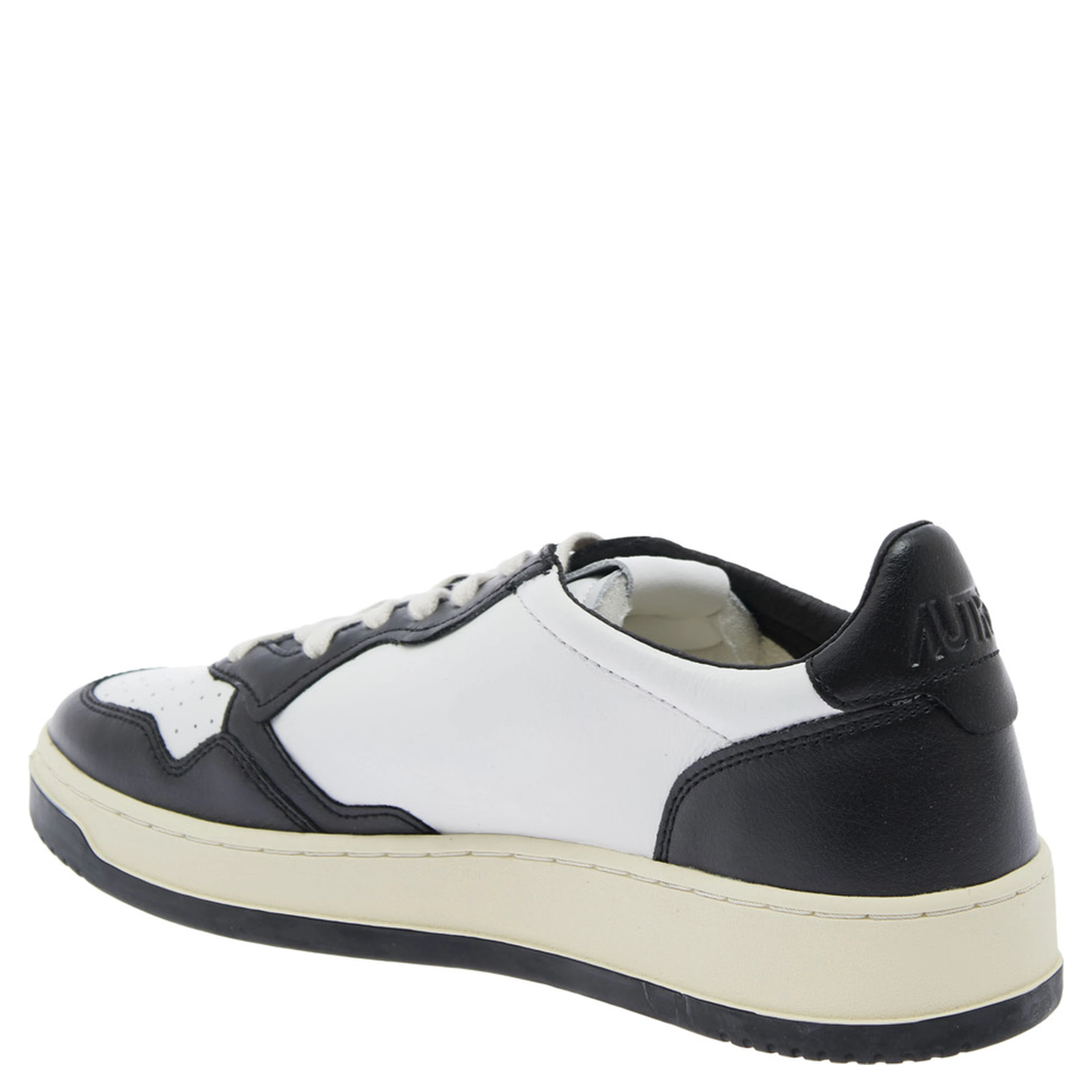 Sneakers Medalist Low-Top with Side Logo in White and Black for Men
