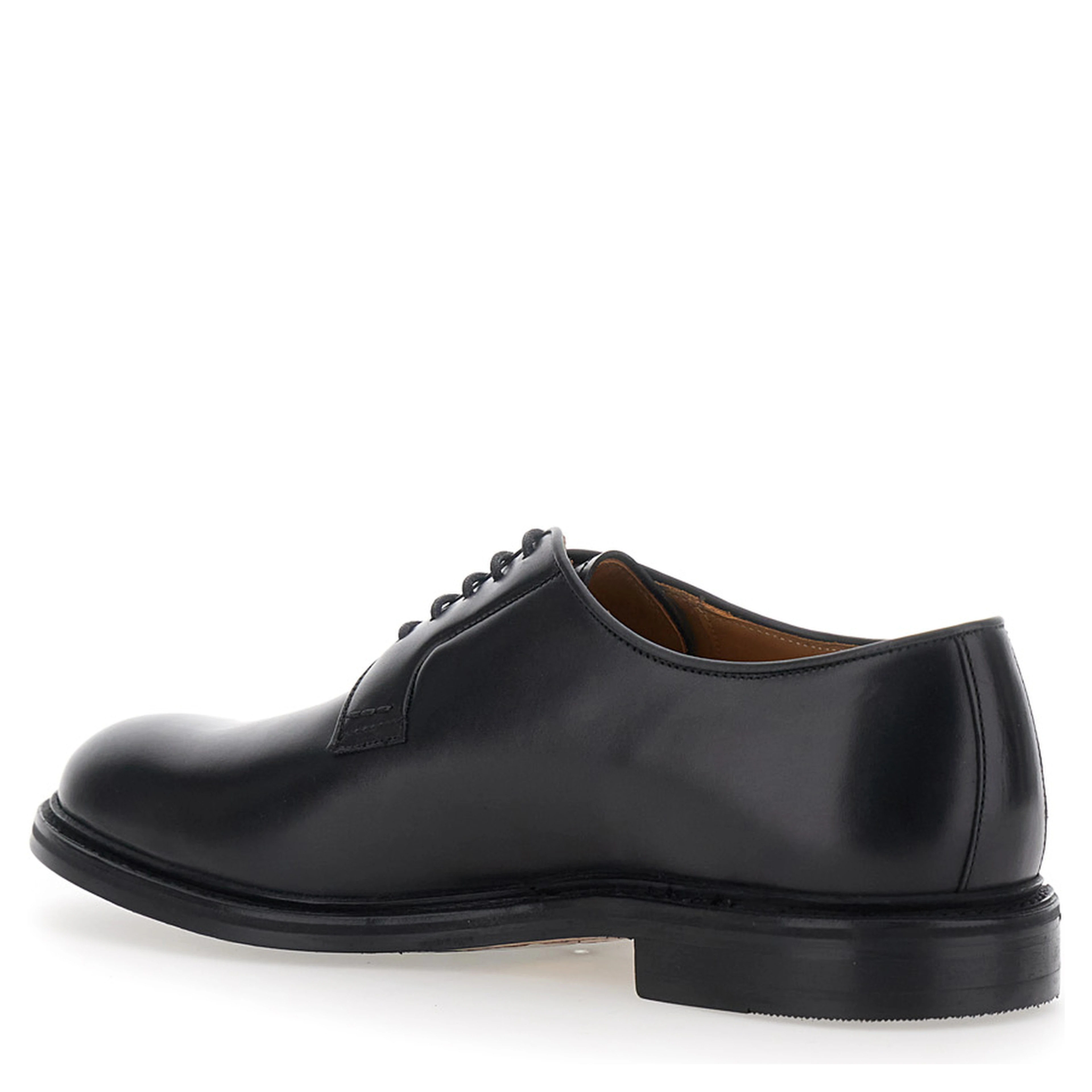 Black lace-up shoe with rounded toe and front laces in leather for men