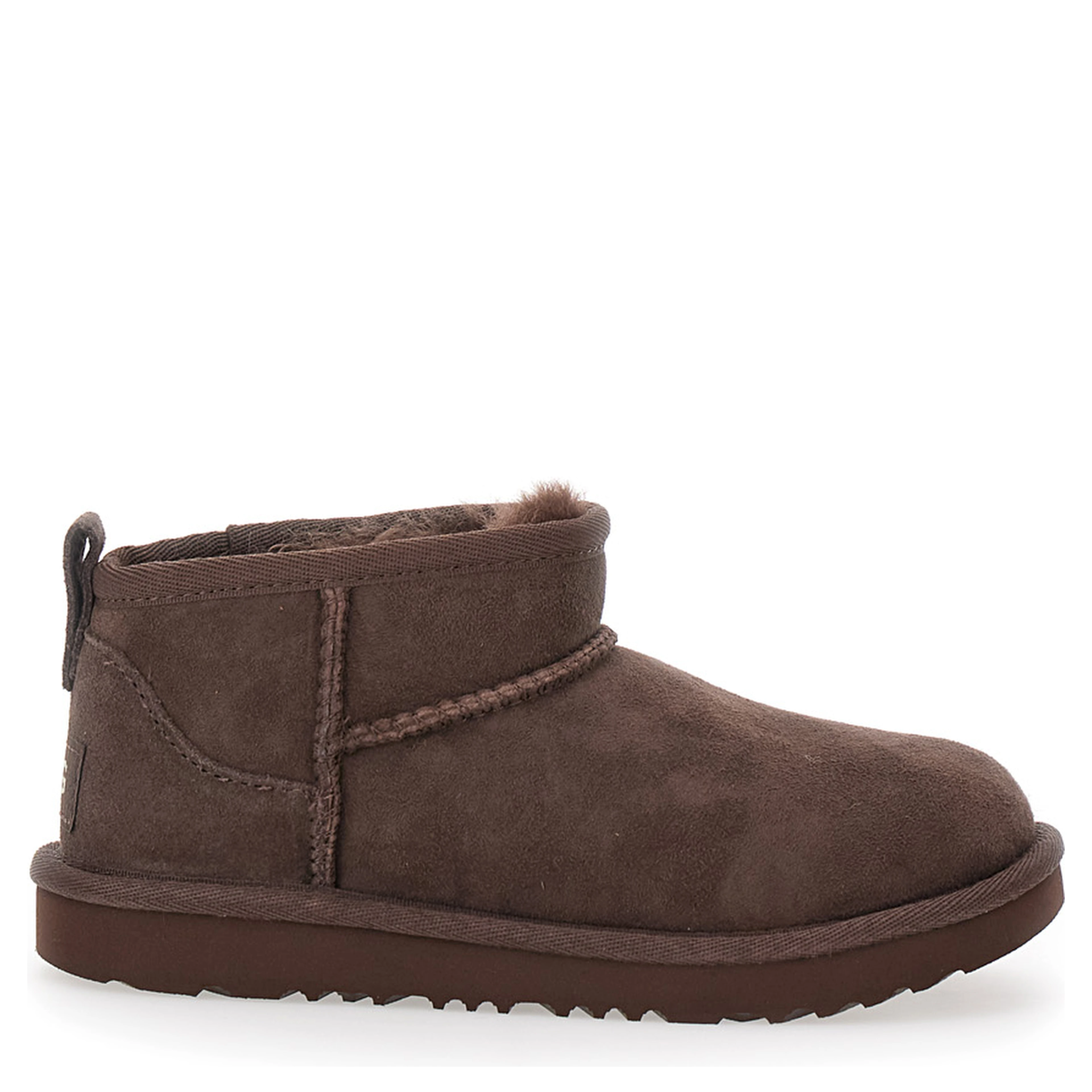 حذاء UGG Ultra Mini Boots بخياطة متناسقة اللون من جلد الغزال البني للبنات