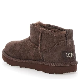 حذاء UGG Ultra Mini Boots بخياطة متناسقة اللون من جلد الغزال البني للبنات