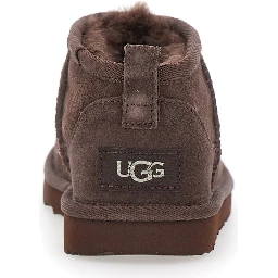 حذاء UGG Ultra Mini Boots بخياطة متناسقة اللون من جلد الغزال البني للبنات