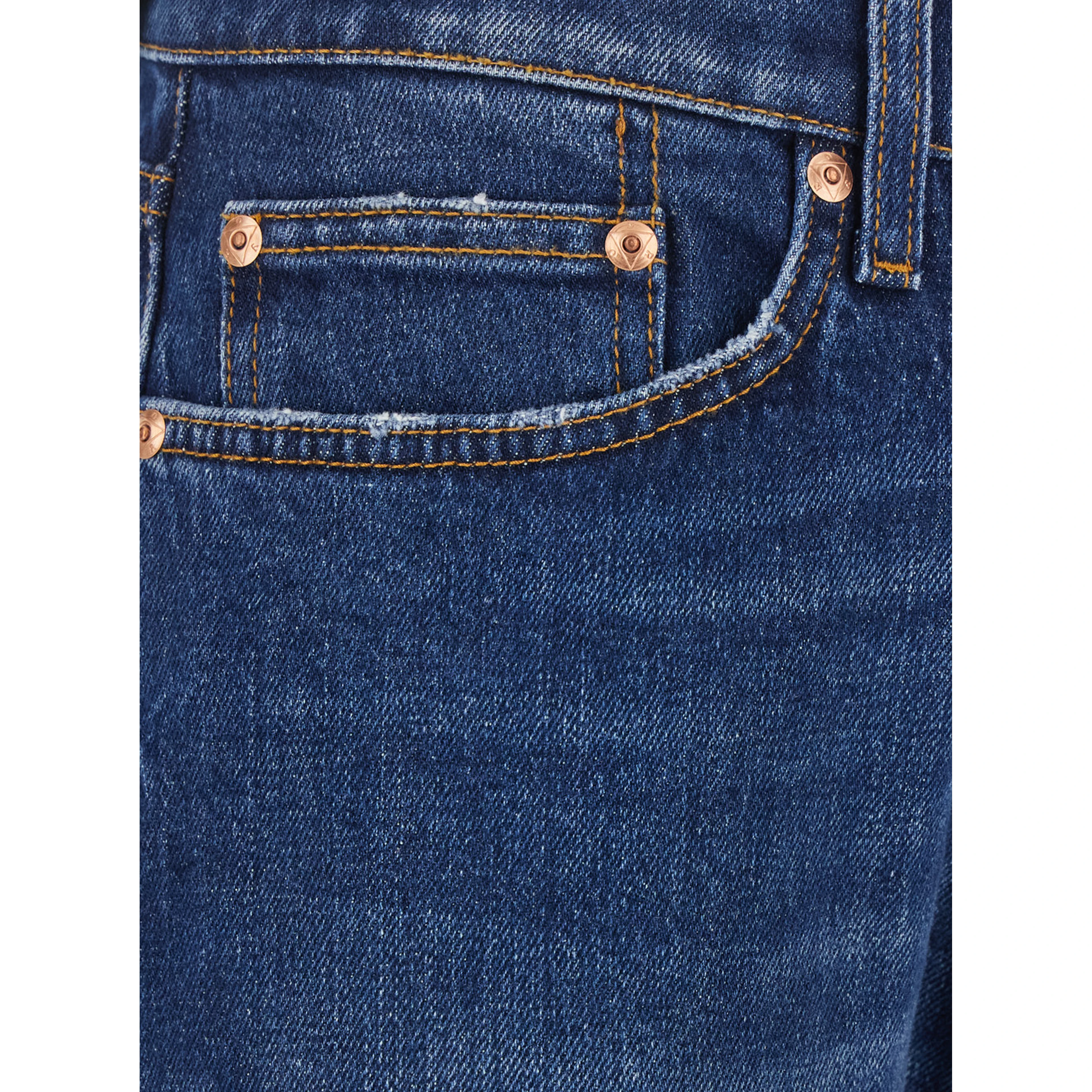 Blue Jeans with logo patch on the back and Contrasting stitching in denim for men