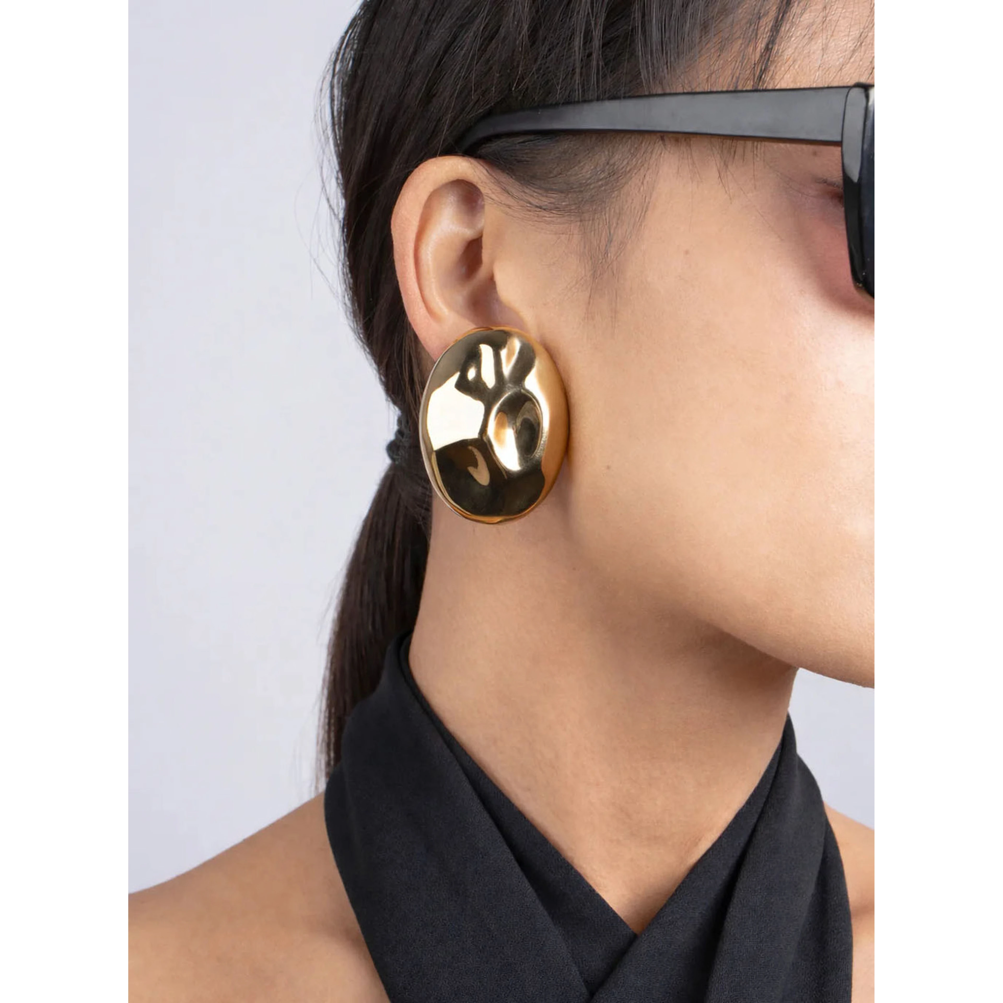 Rock Gold-Colored Earrings with Oval Design and Back Closure in Metal for Women