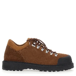 Brown ankle boots with rubber lug sole and Logo lettering on the tongue in leather for men