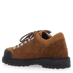 Brown ankle boots with rubber lug sole and Logo lettering on the tongue in leather for men