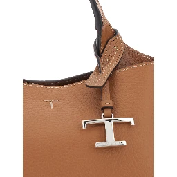 Brown Handbag with adjustable and removable shoulder strap and T plaque pendant on the front in grained leather for women