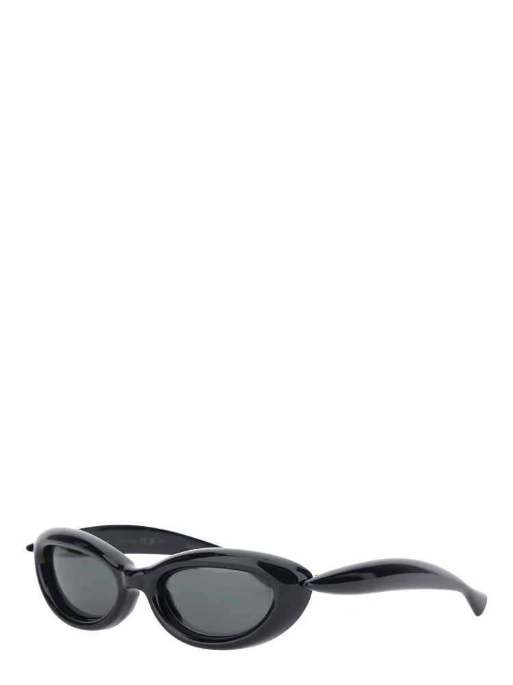 Black Sunglasses with Cat Eye Design and Thick Frame in Plastic for Women