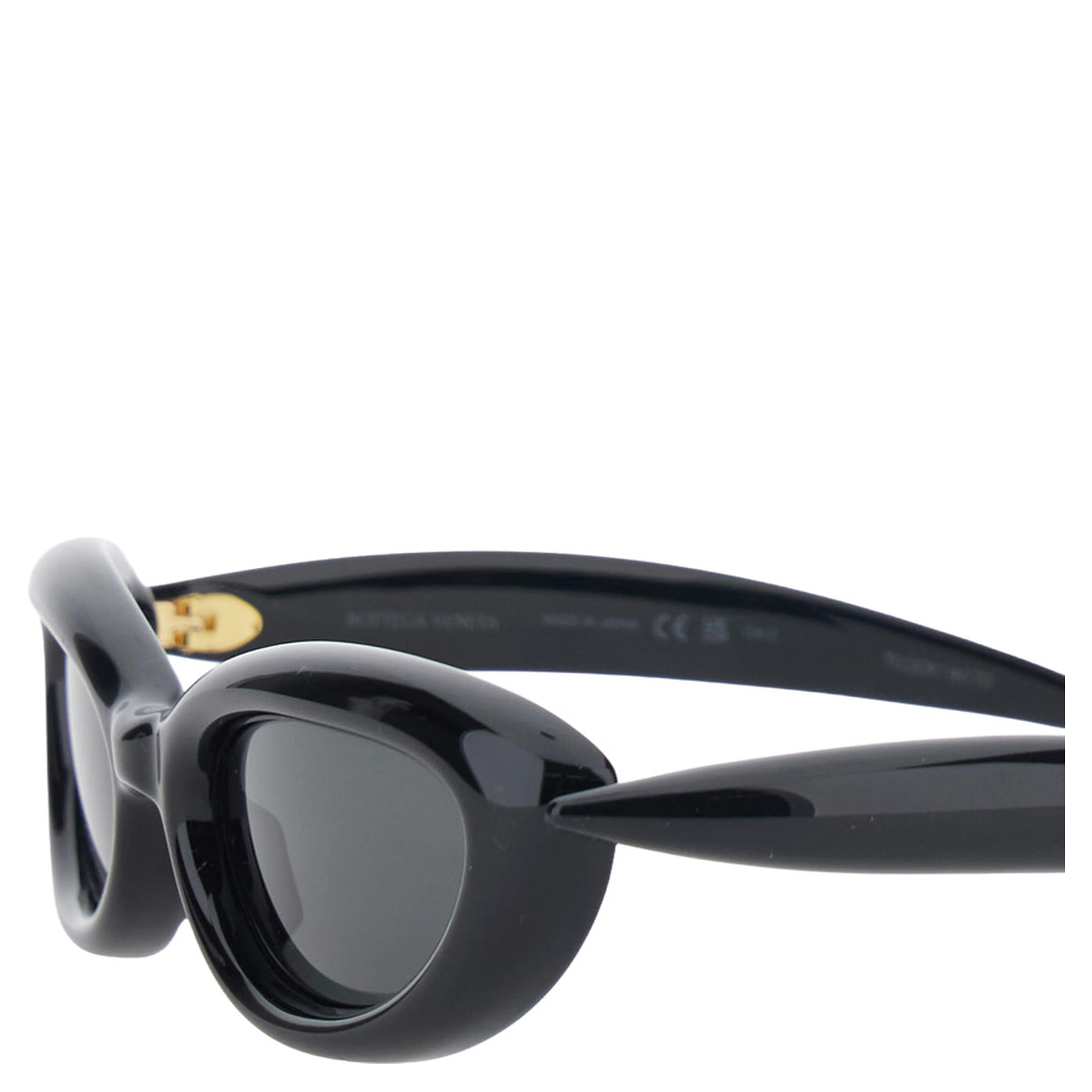 Black Sunglasses with Cat Eye Design and Thick Frame in Plastic for Women