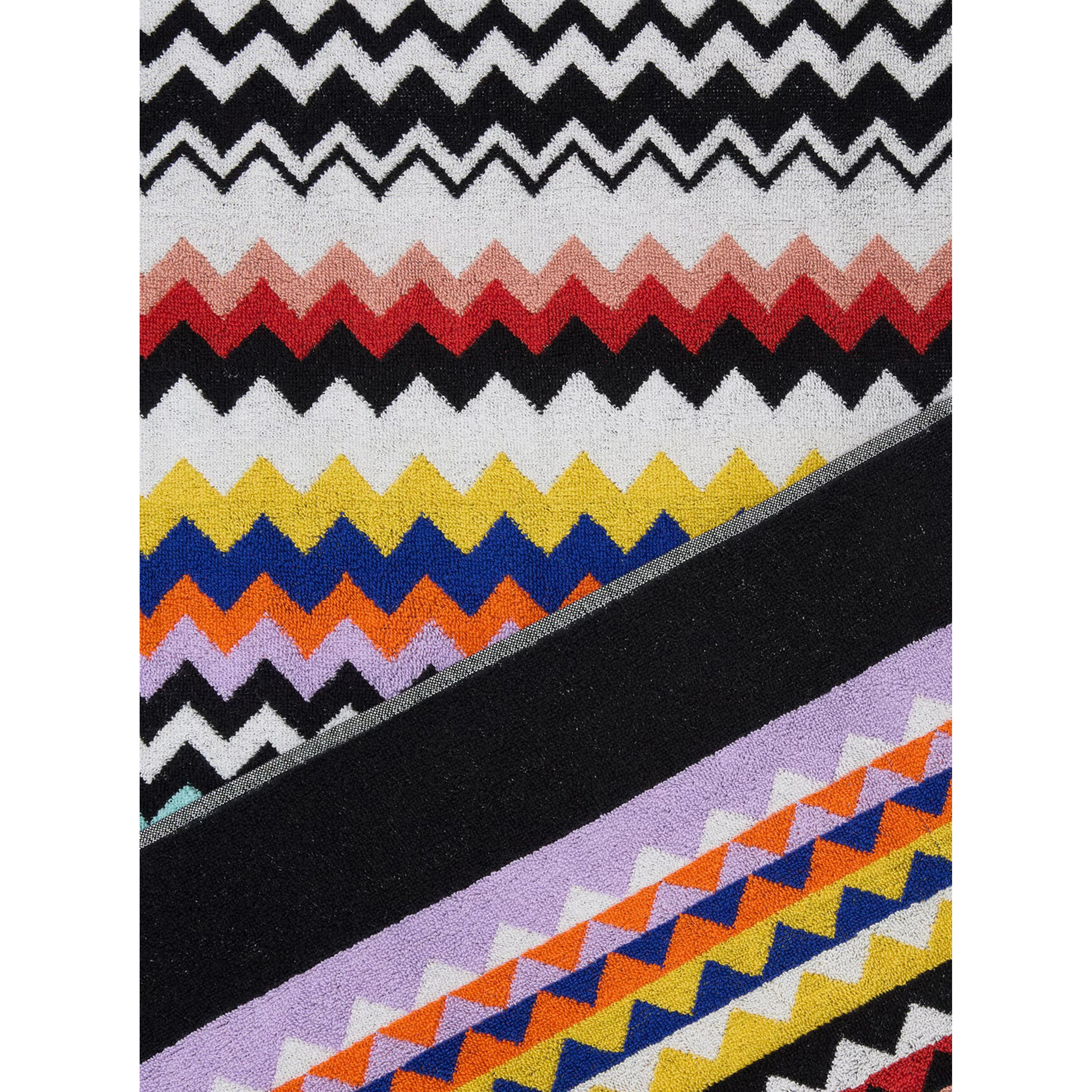multicolor Beach towel with all-over zigzag motif in cotton home