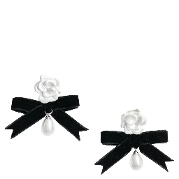 white Earrings with pearls and bow detail in bronze women