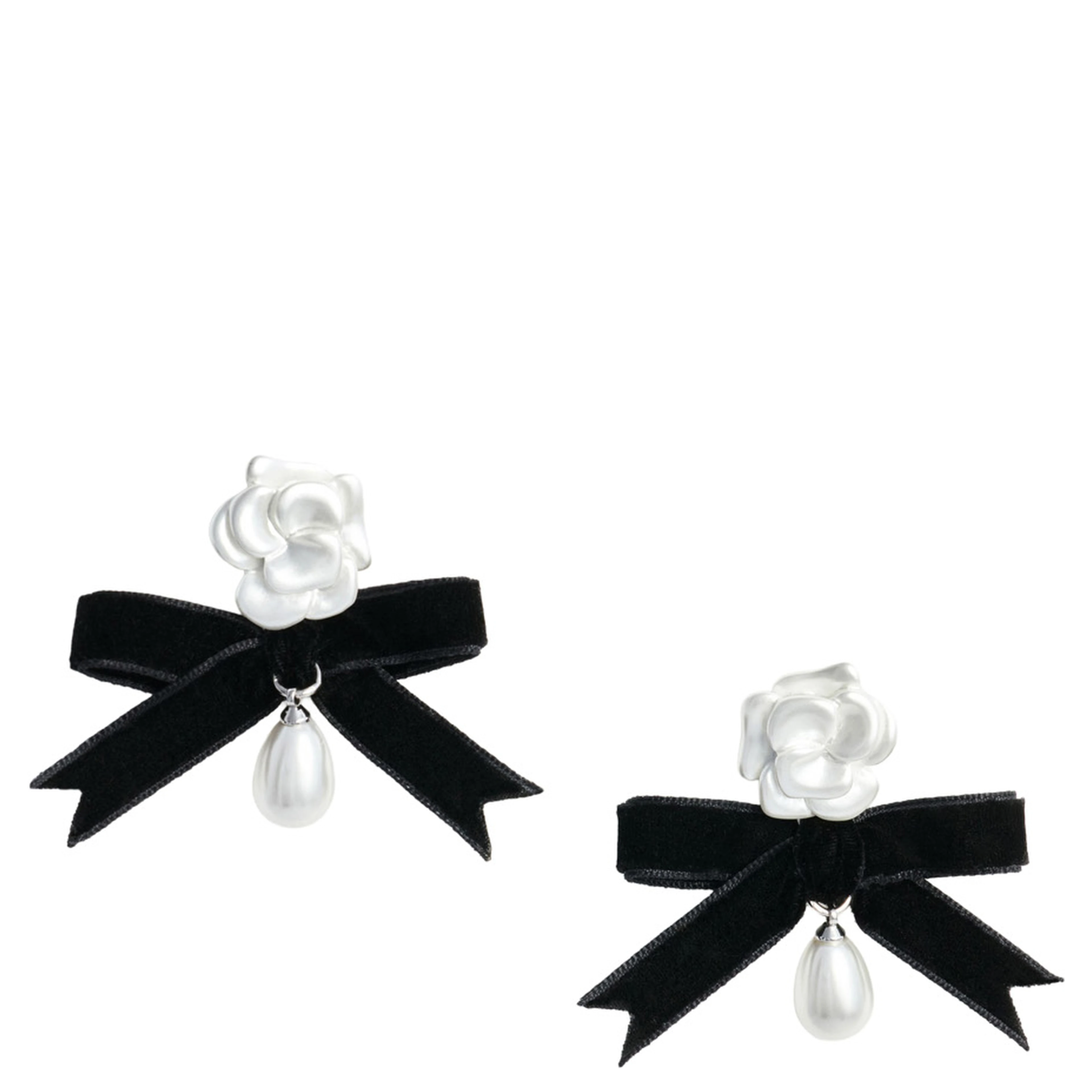 white Earrings with pearls and bow detail in bronze women