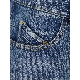Blue jeans with logo patch on the back and faded design in denim for women