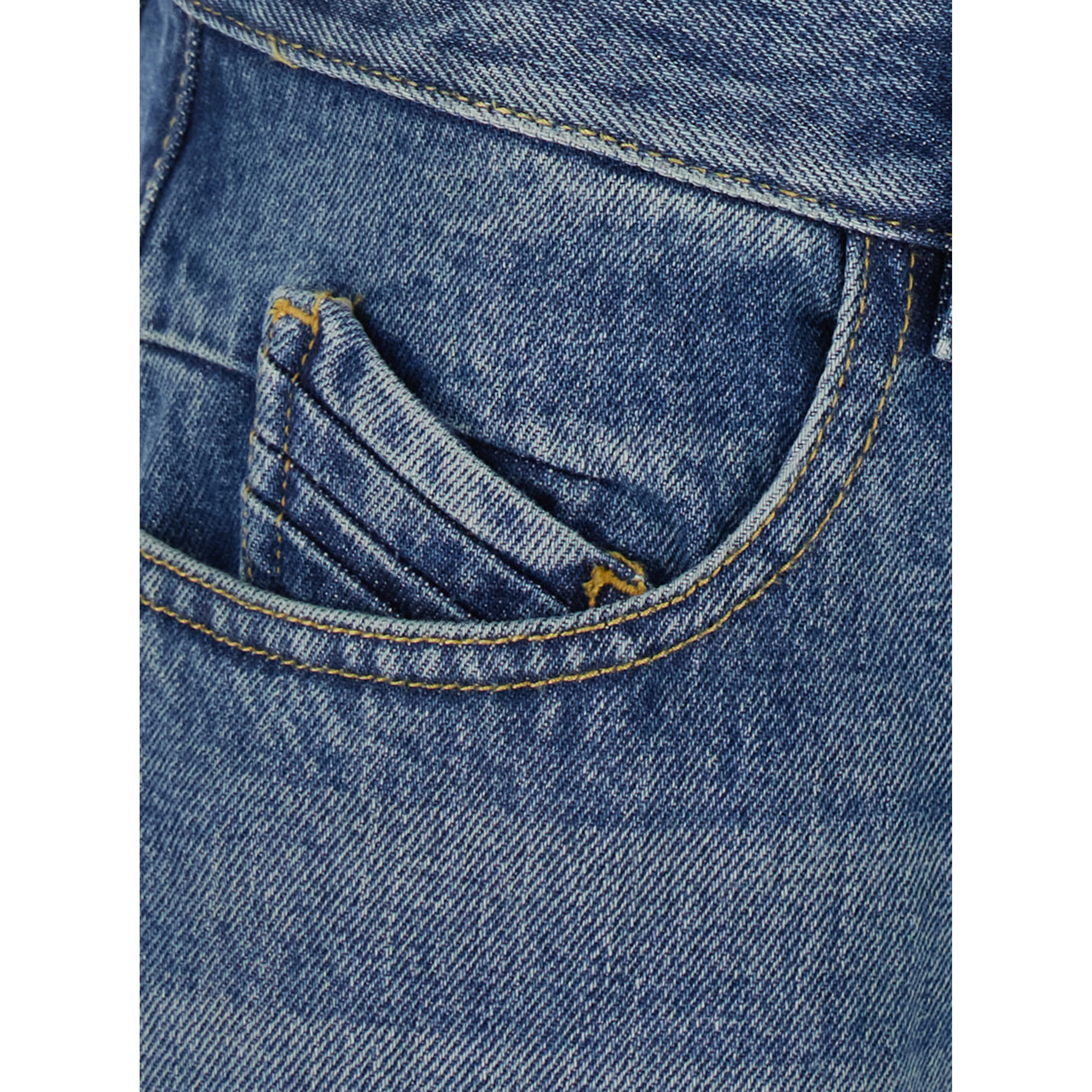 Blue jeans with logo patch on the back and faded design in denim for women