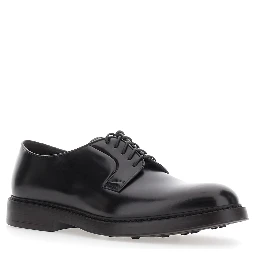 Black Oxford Shoes with rounded toe and laces on the front in leather for men