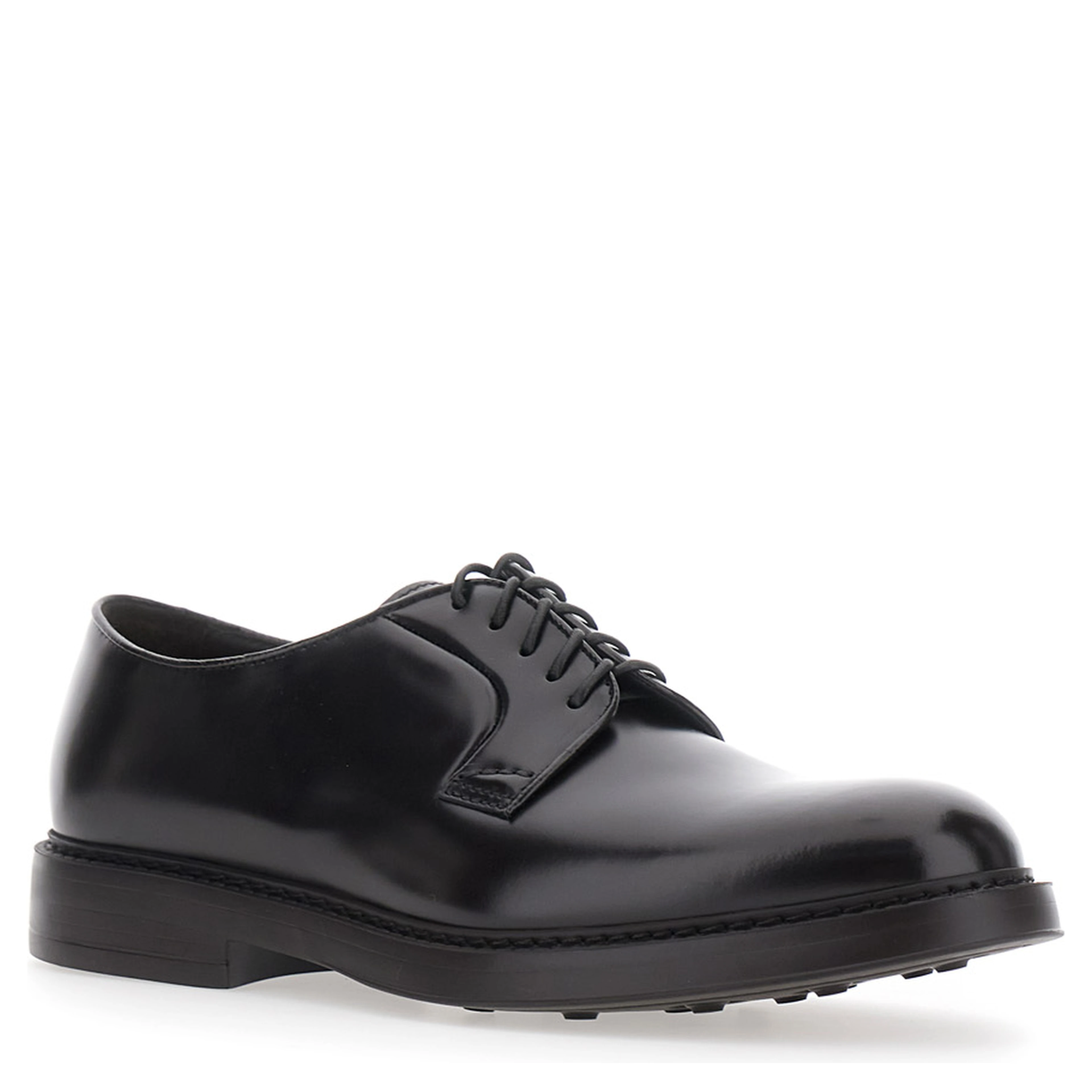 Black Oxford Shoes with rounded toe and laces on the front in leather for men