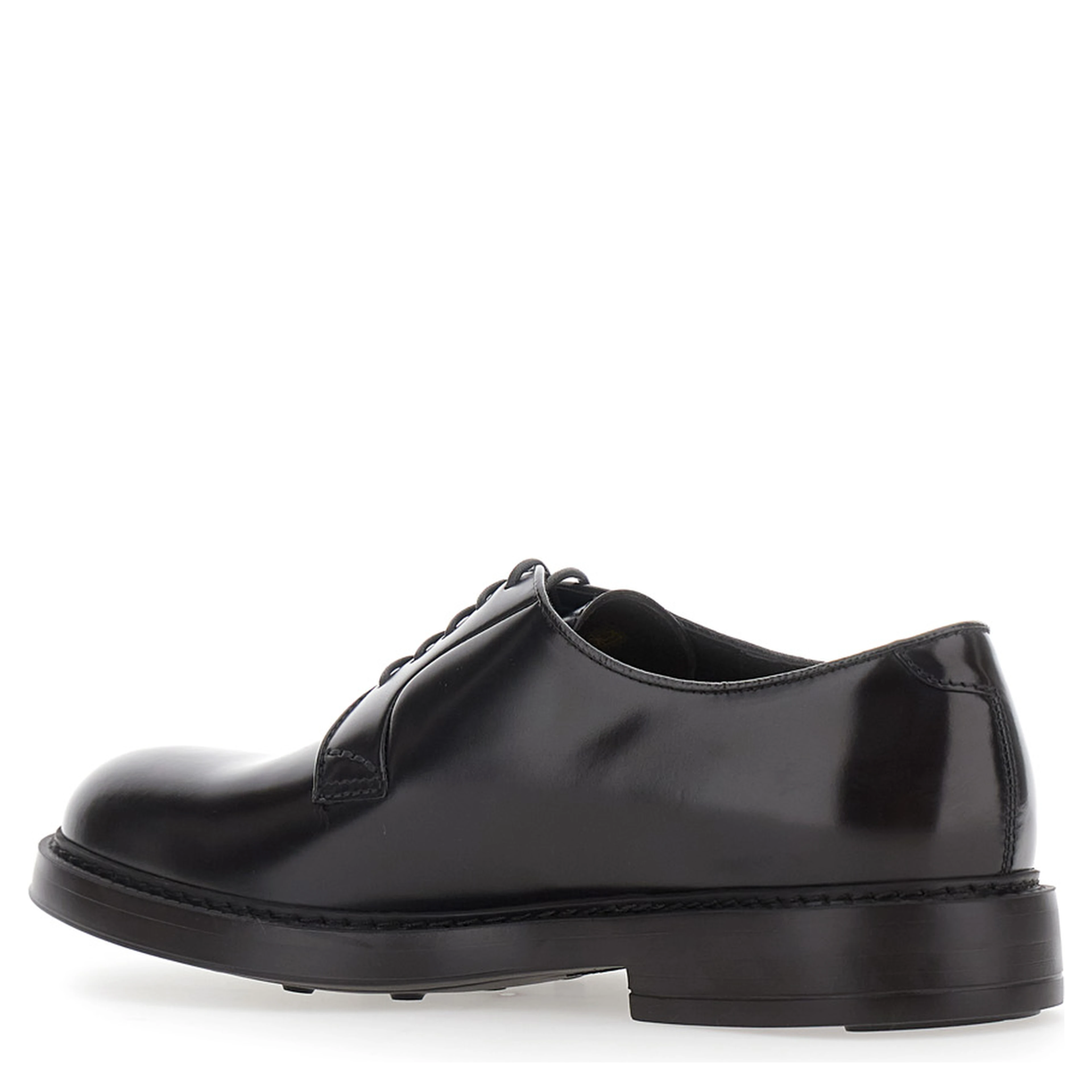 Black Oxford Shoes with rounded toe and laces on the front in leather for men