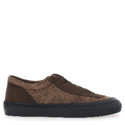 Brown low top sneakers with logo on the tongue in suede for men