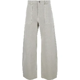 THE BOW CARGO is a jeans with side pockets and button closure. Made of cotton, white color, unisex.