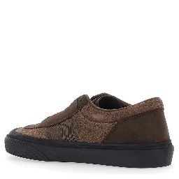 Brown low top sneakers with logo on the tongue in suede for men
