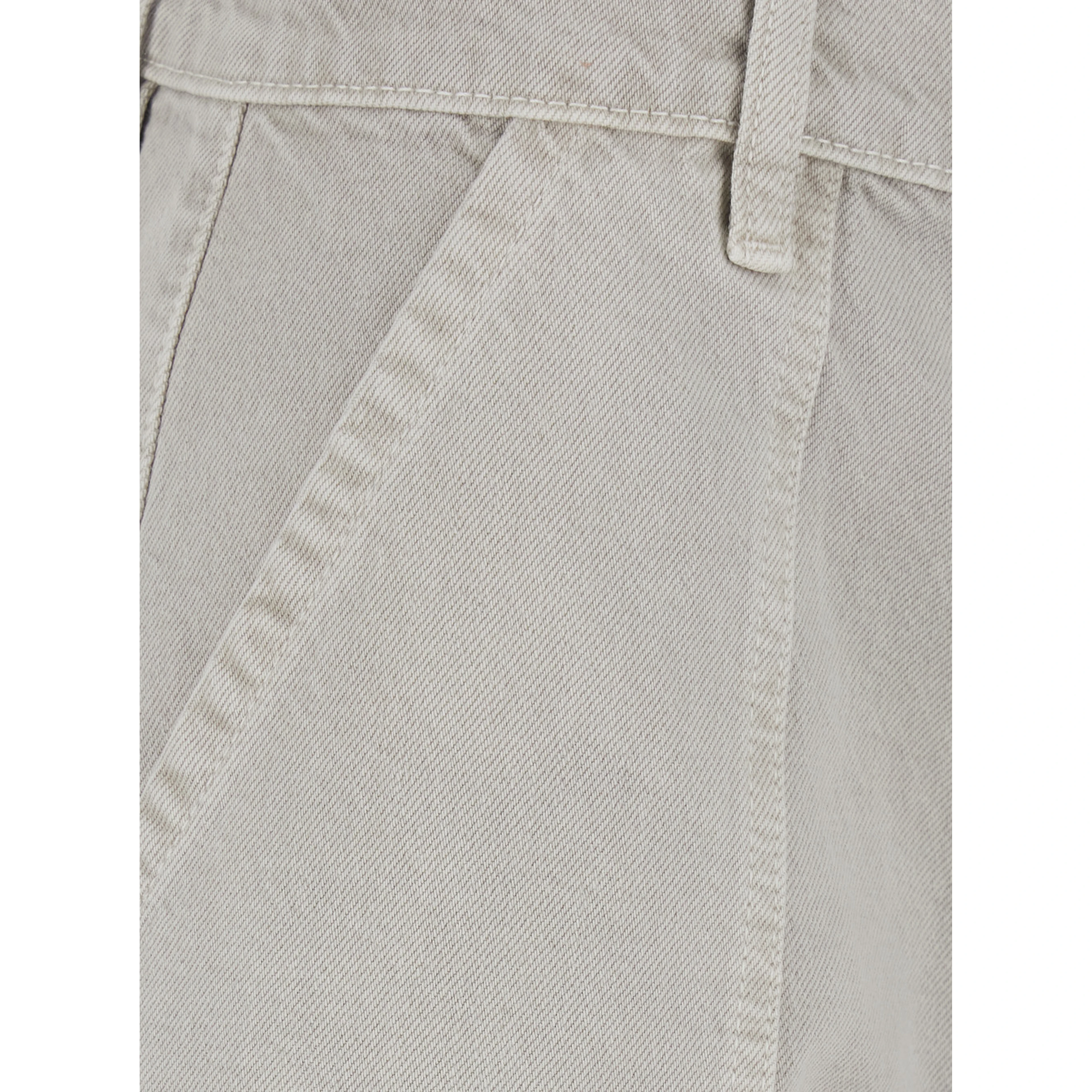 THE BOW CARGO is a jeans with side pockets and button closure. Made of cotton, white color, unisex.