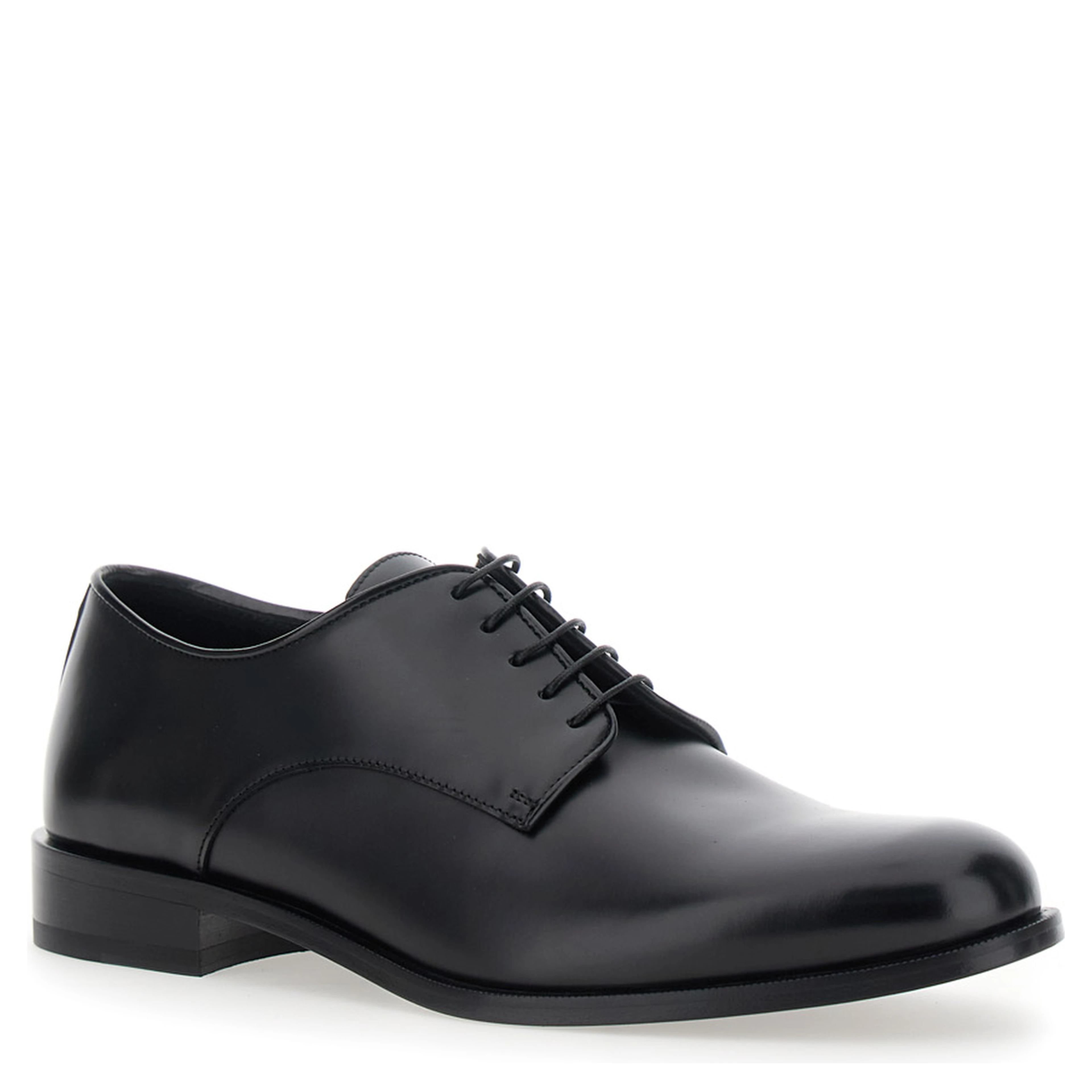 Black derby shoes with laces on the front in leather for men