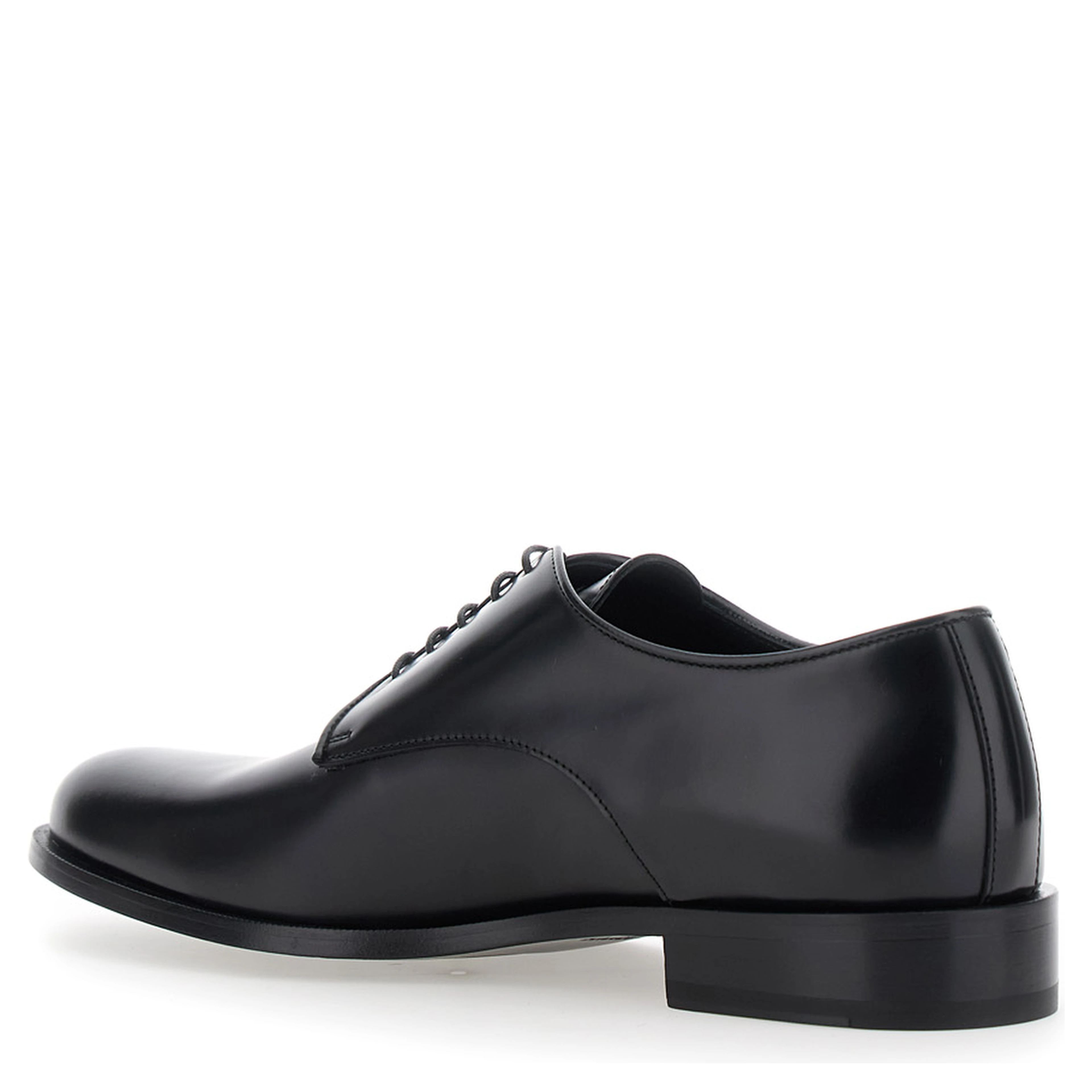Black derby shoes with laces on the front in leather for men