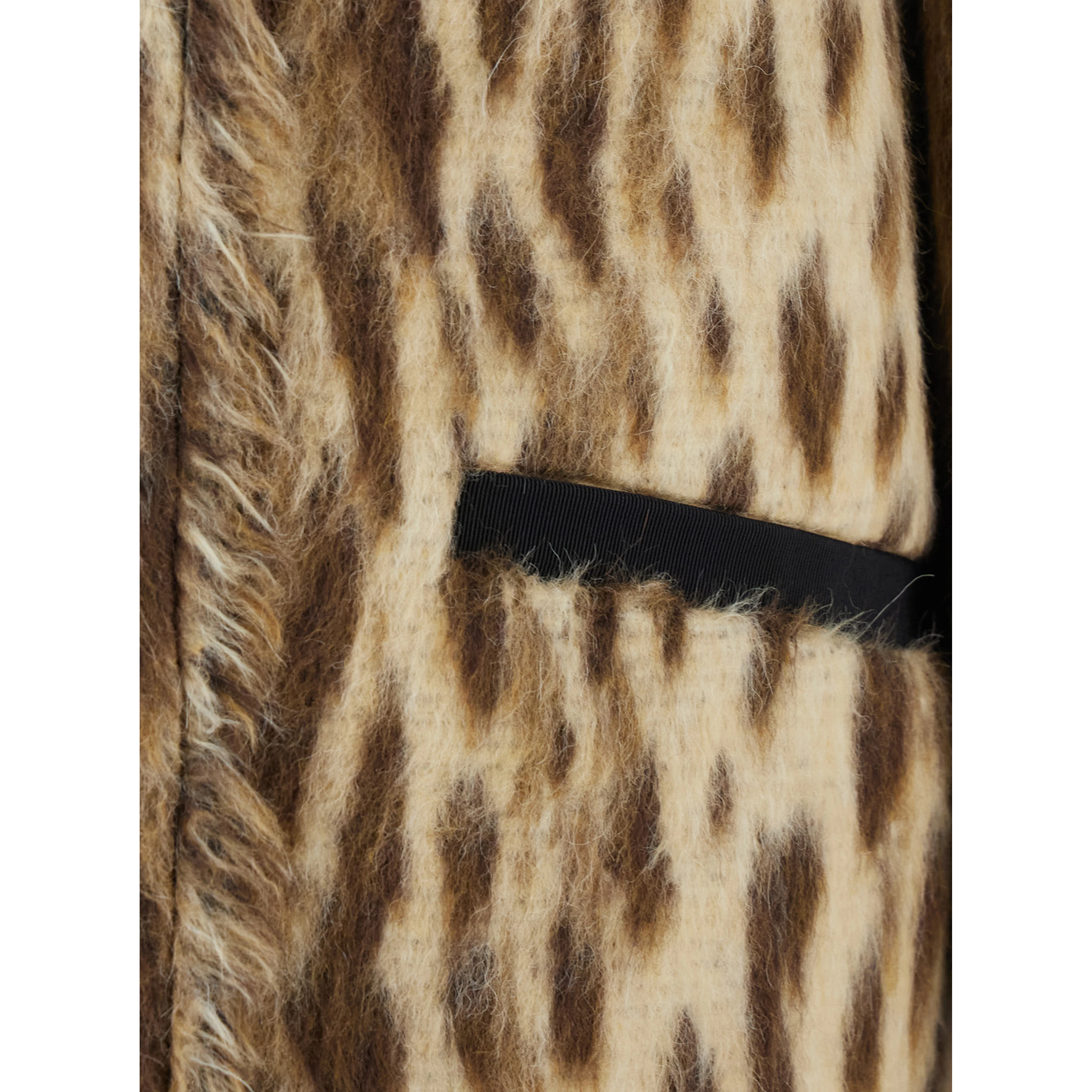 Coat royal leopard long jacquard with long sleeves and front closure. Beige color. Woman.