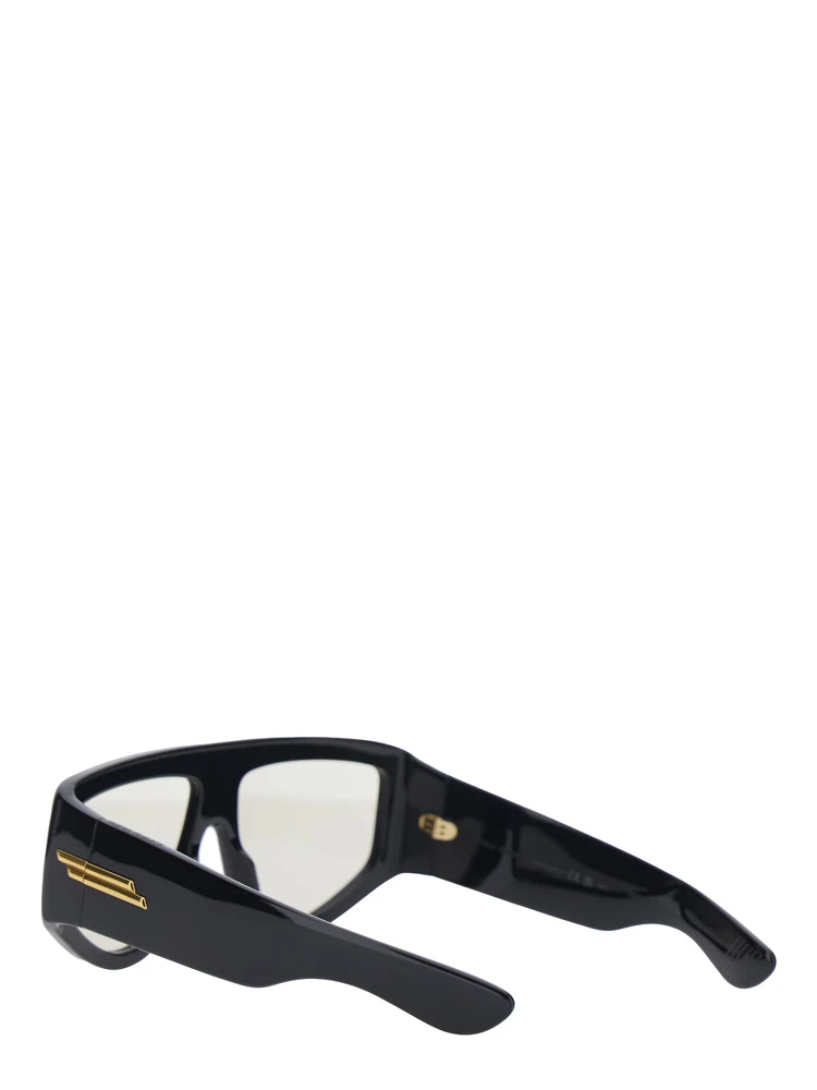 Black Sunglasses with square design and gold color detail on the temples in acetate for women alternative