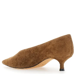 beige pumps with pointed toe in suede for women