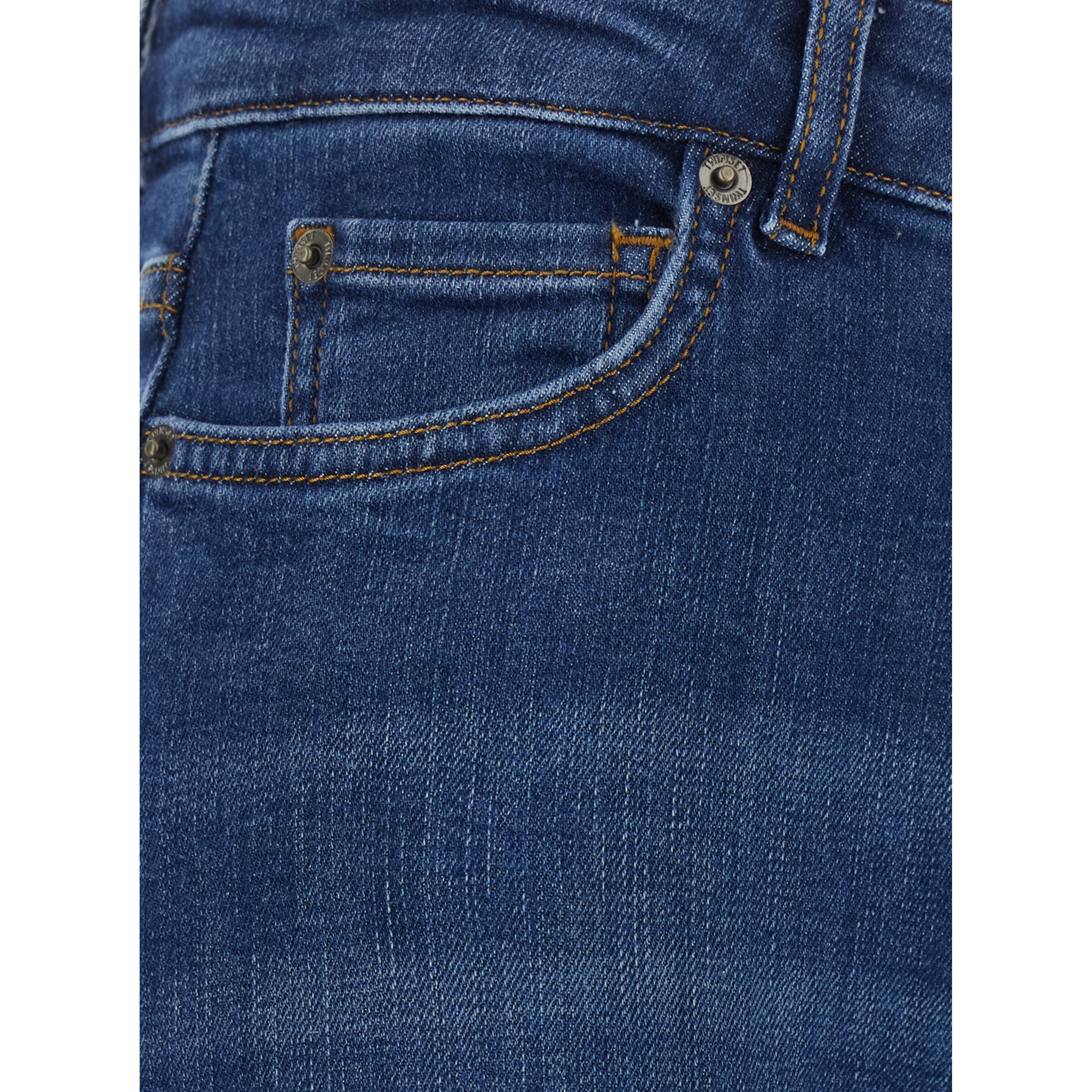 Blue Jeans with logo patch on the back and wide leg in denim for women