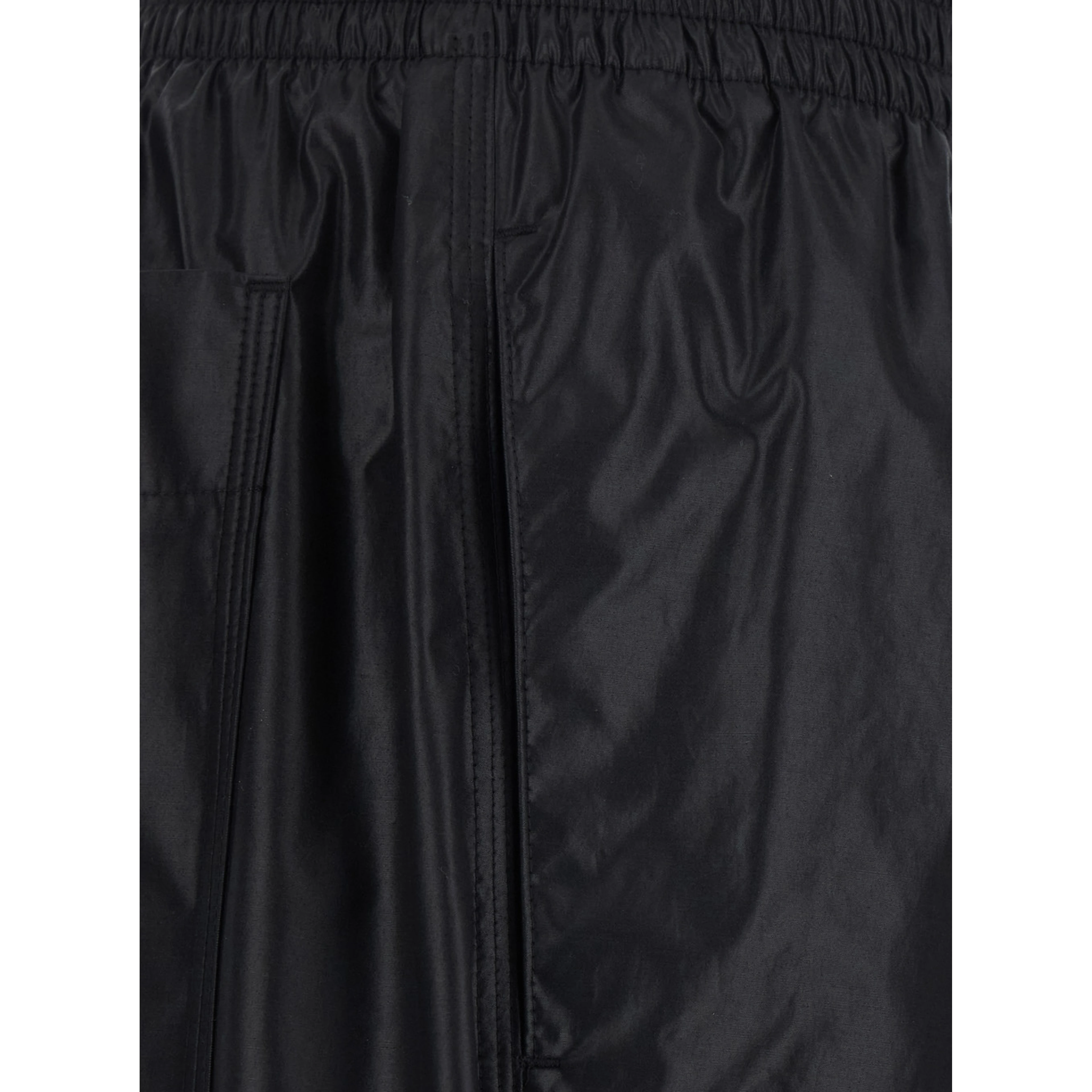 Black Pants with elasticated waist and logo patch on the front in Tech Fabric women