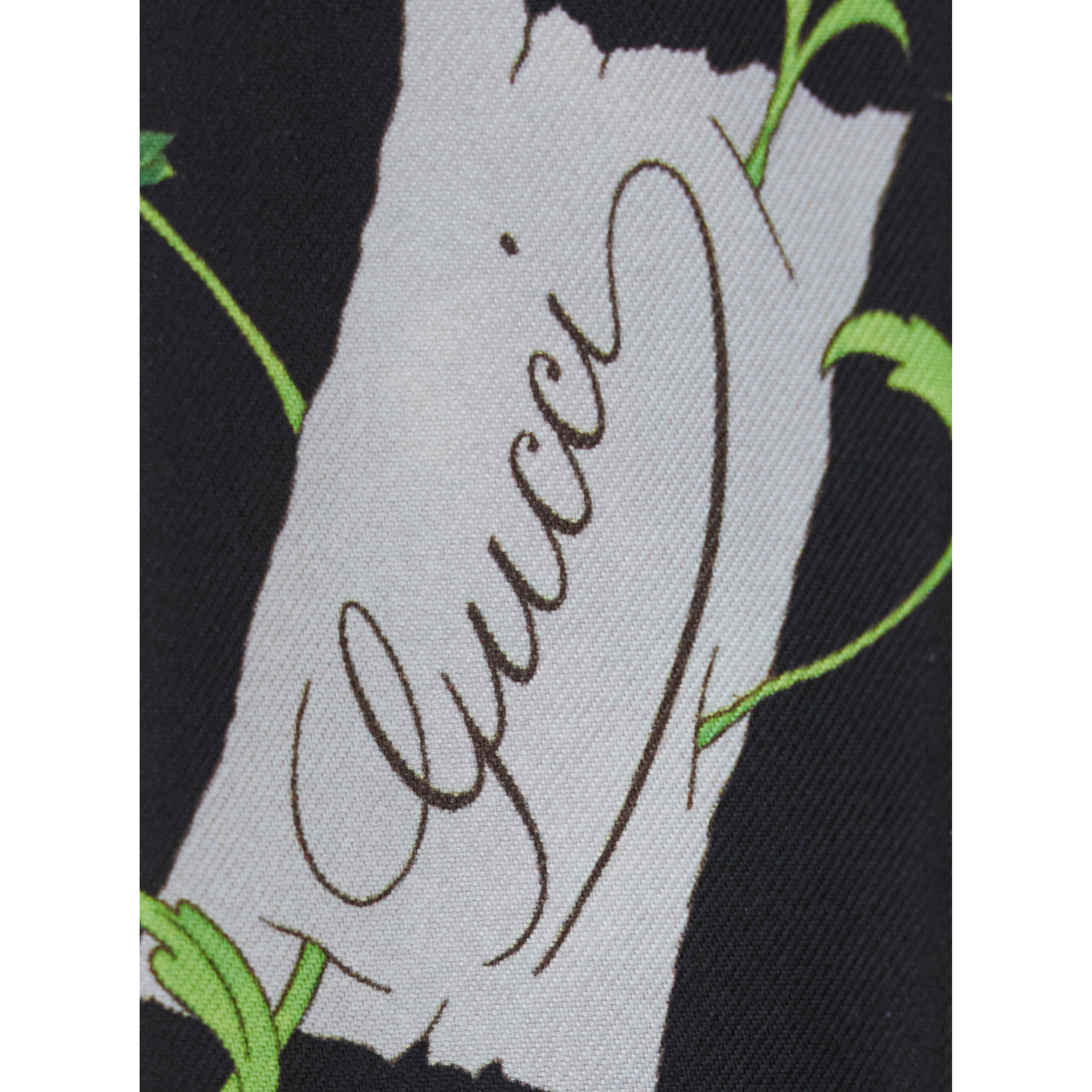 Multicolor scarf with floral print in silk for women