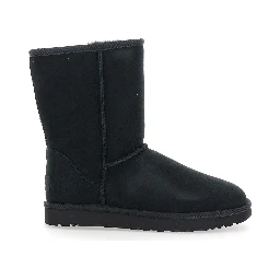 Boots Classic Short with Logo Patch on the Back and Fur Lining in Black Suede for Women