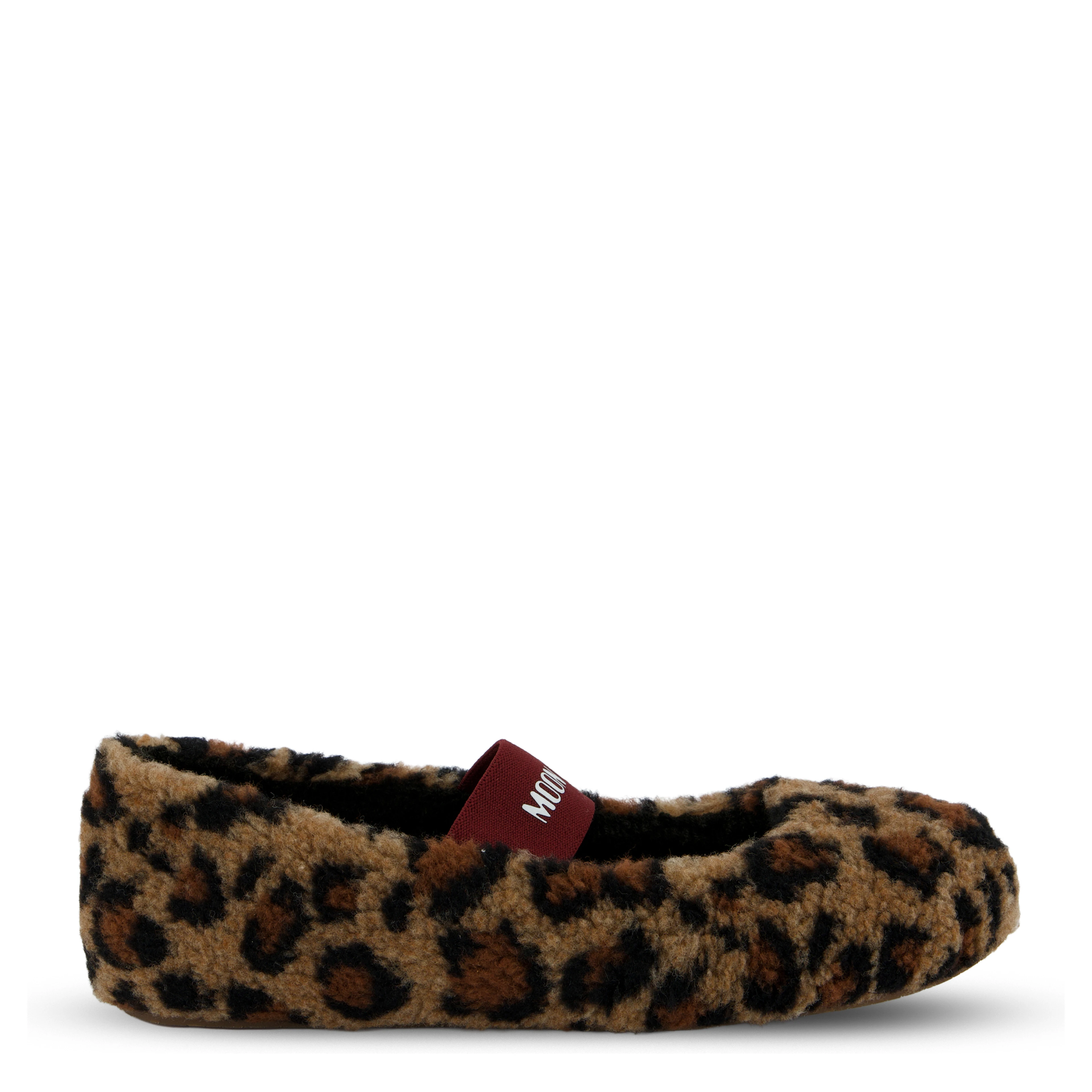 MOON BOOT Flat shoes Brown
