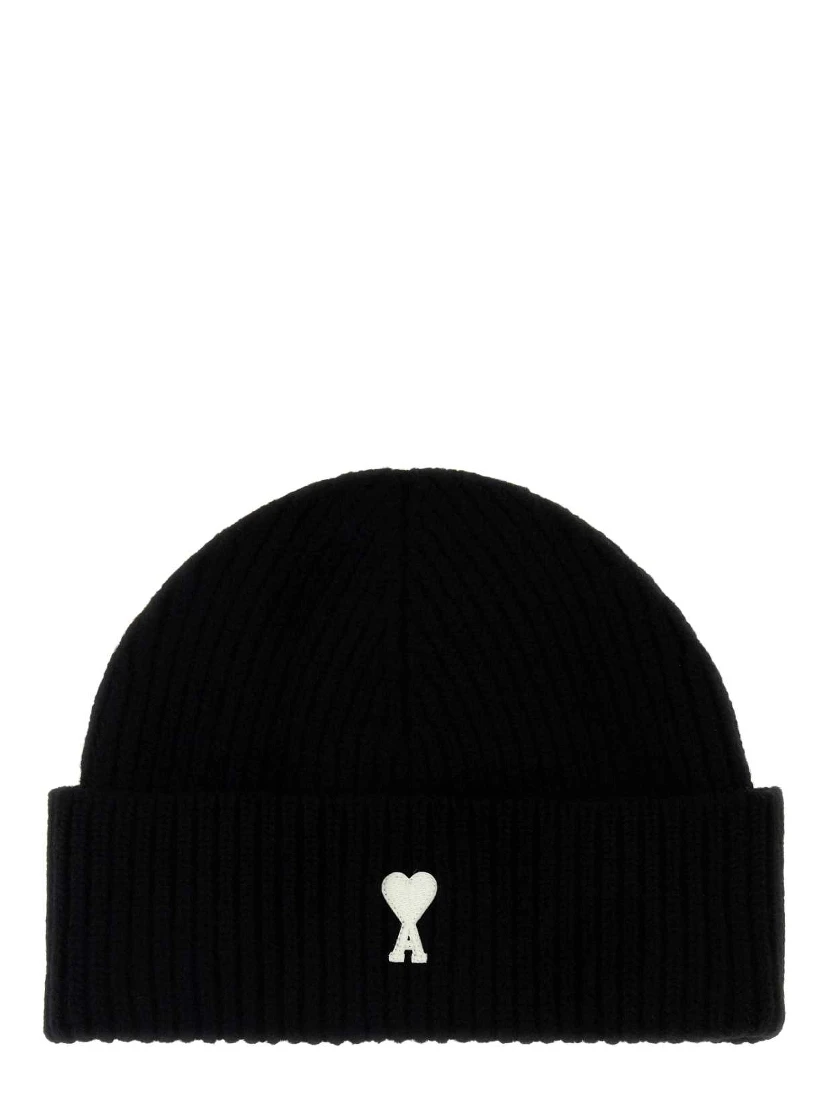 QUOTA-BEANIEWITHCONTRASTEDAMIDECOEUR