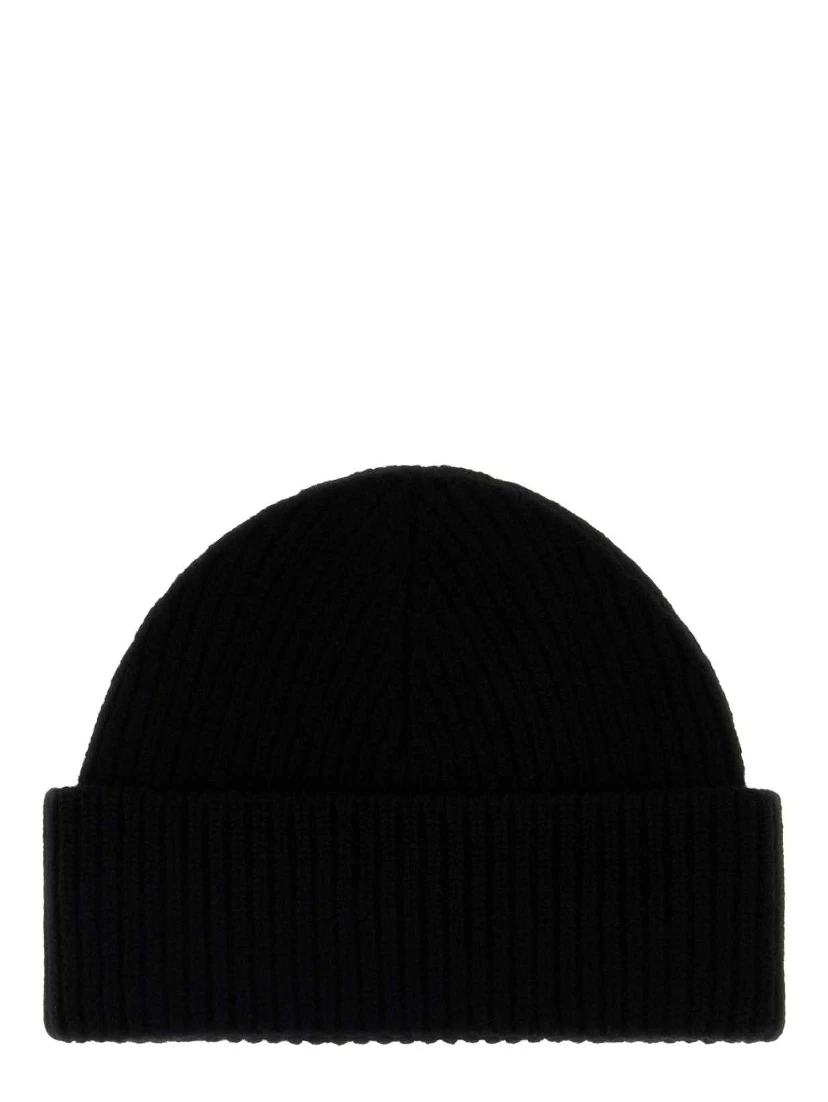 QUOTA-BEANIEWITHCONTRASTEDAMIDECOEUR