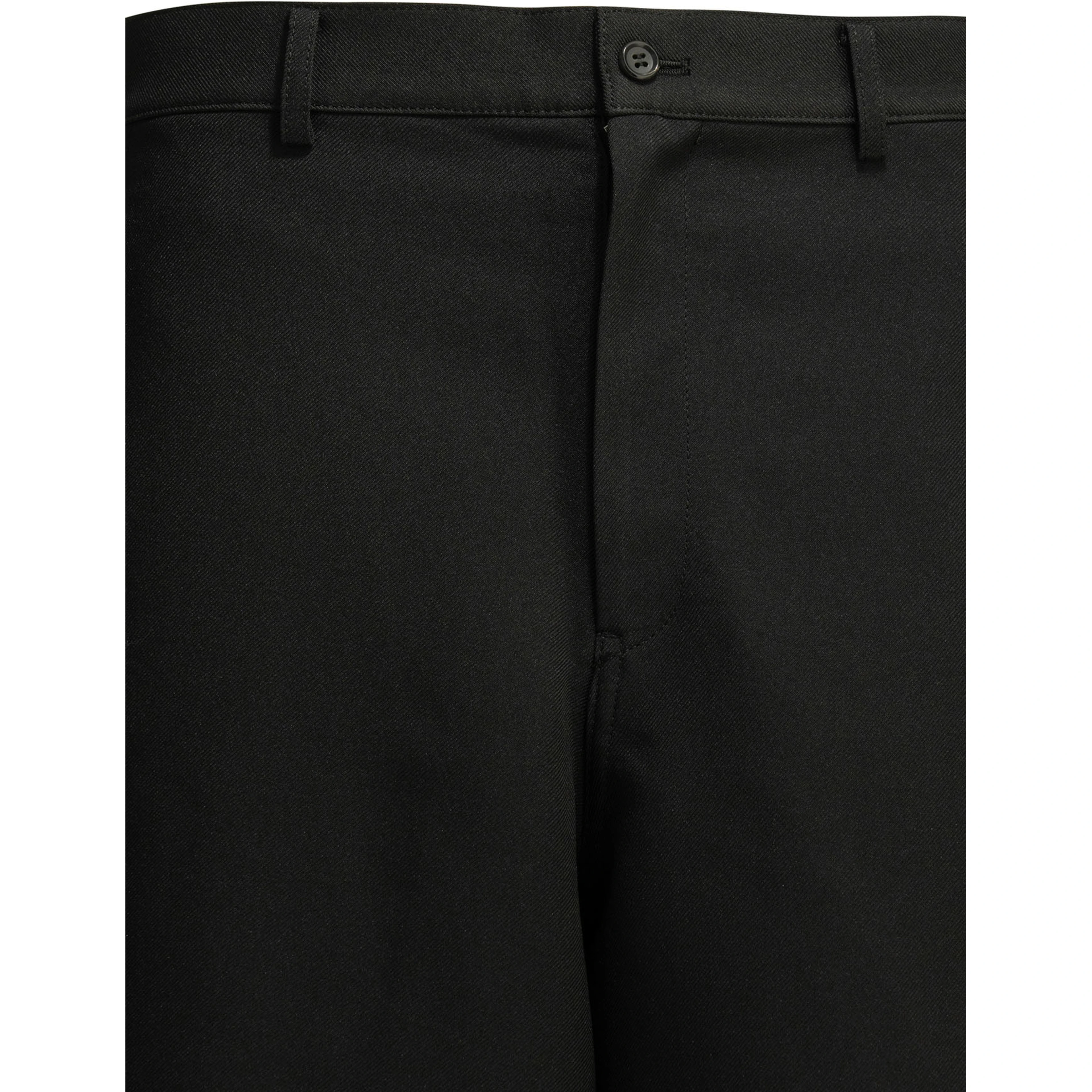 Cargo shorts with zipper detail