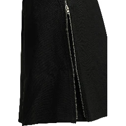 Cargo shorts with zipper detail