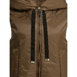 Water-repellent sleeveless jacket