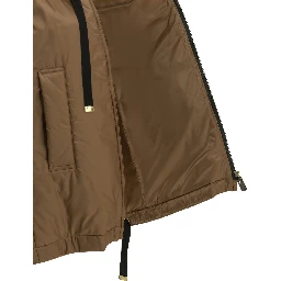 Water-repellent sleeveless jacket