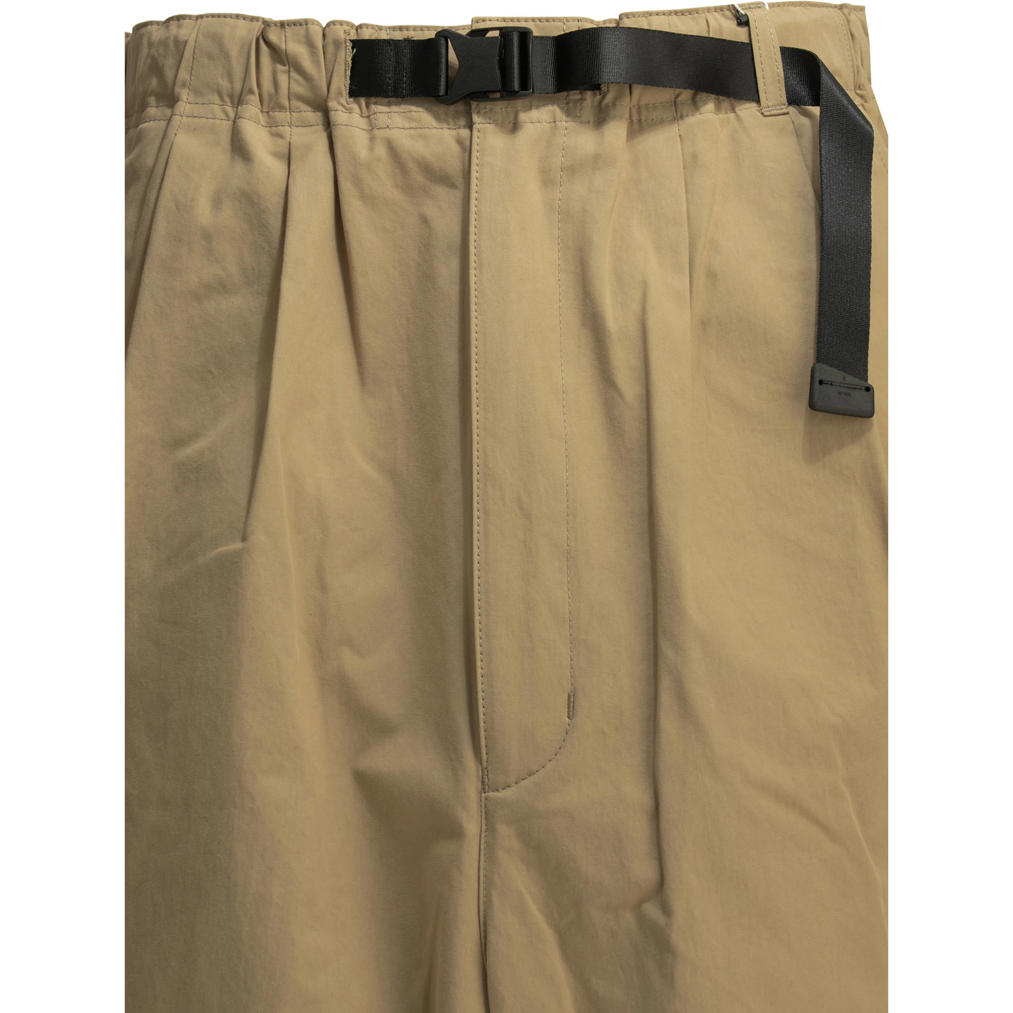 Casual pants with buckle