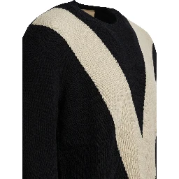 Wool sweater with inlaid V