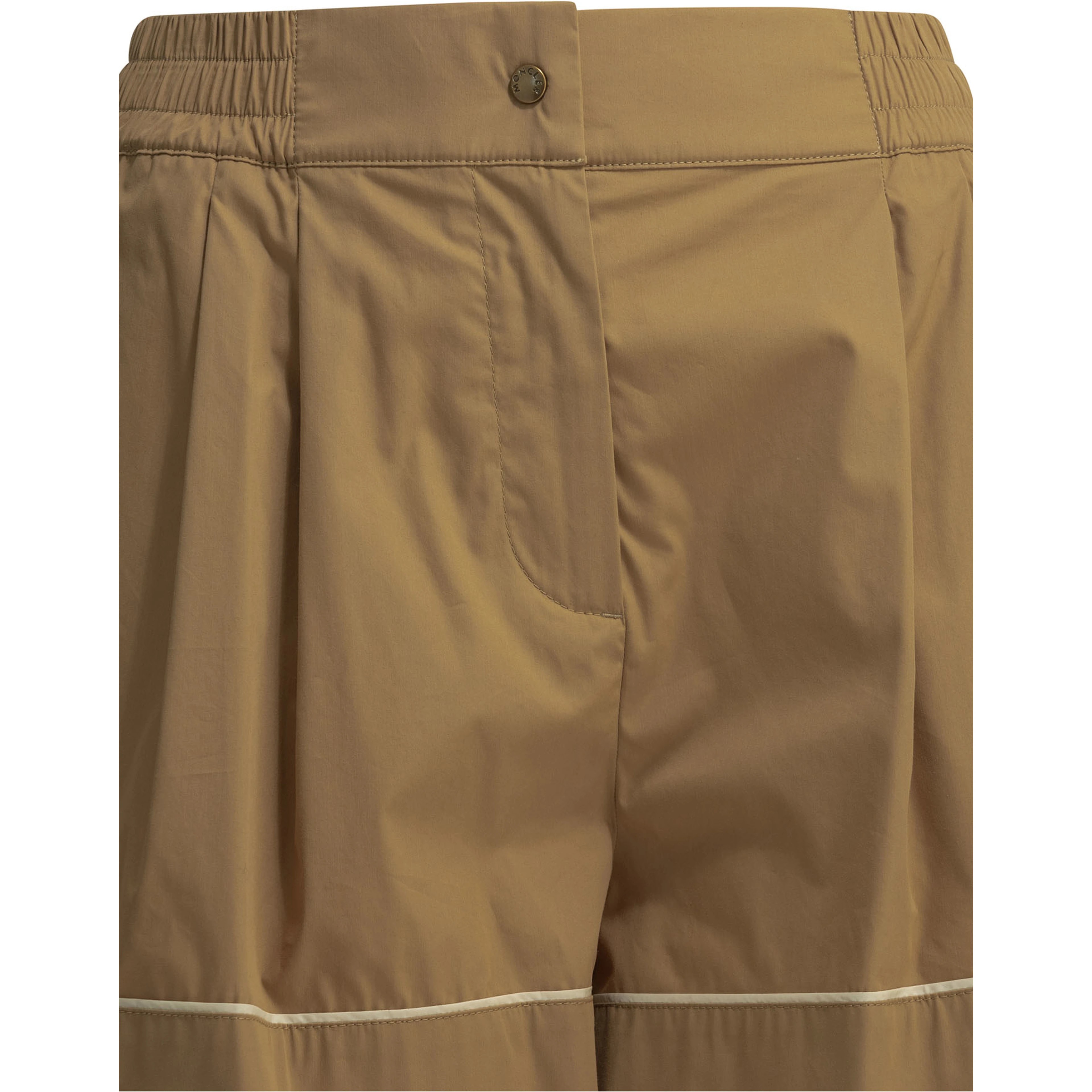 Utility shorts with reverse logo