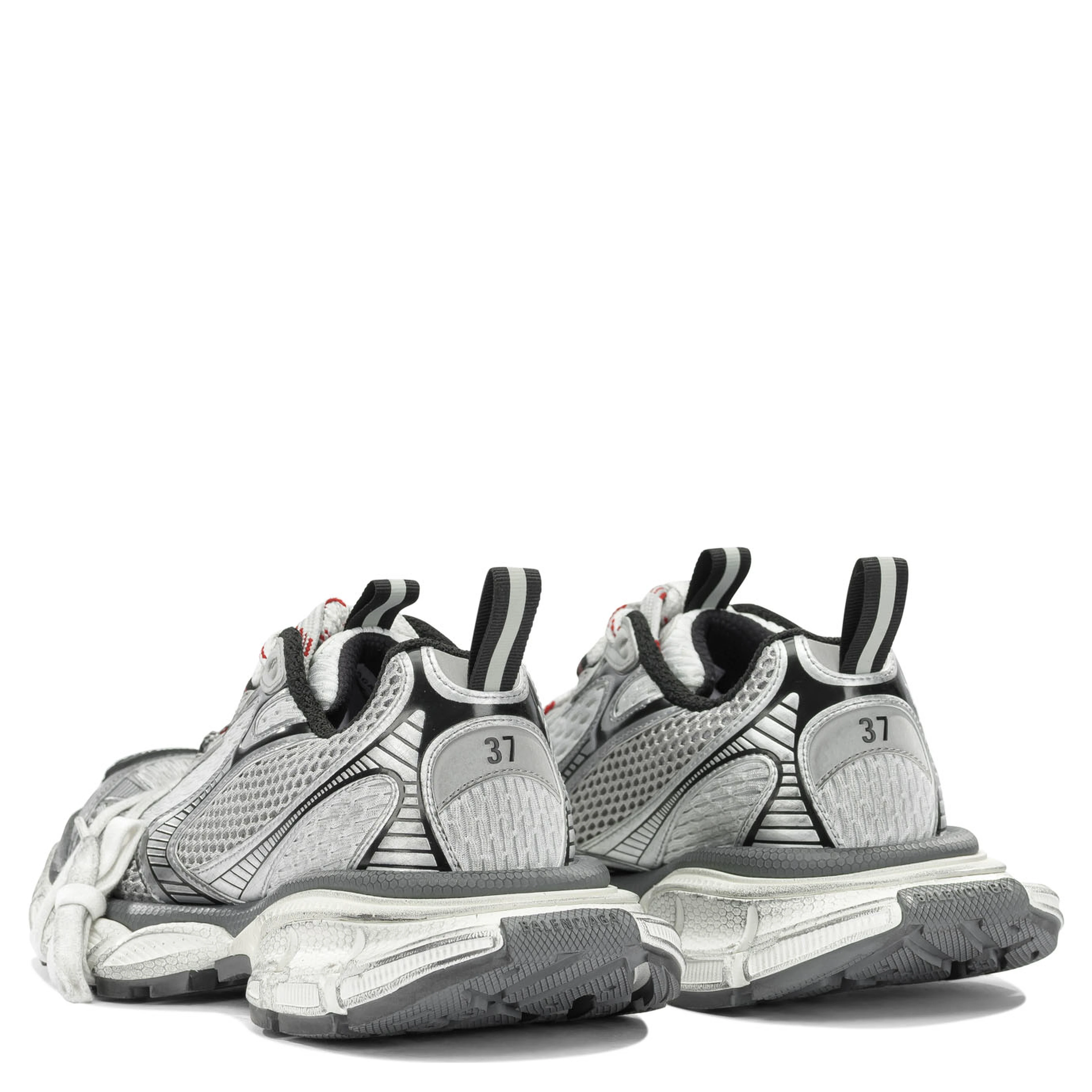 "3XL" Low-Top Sneakers