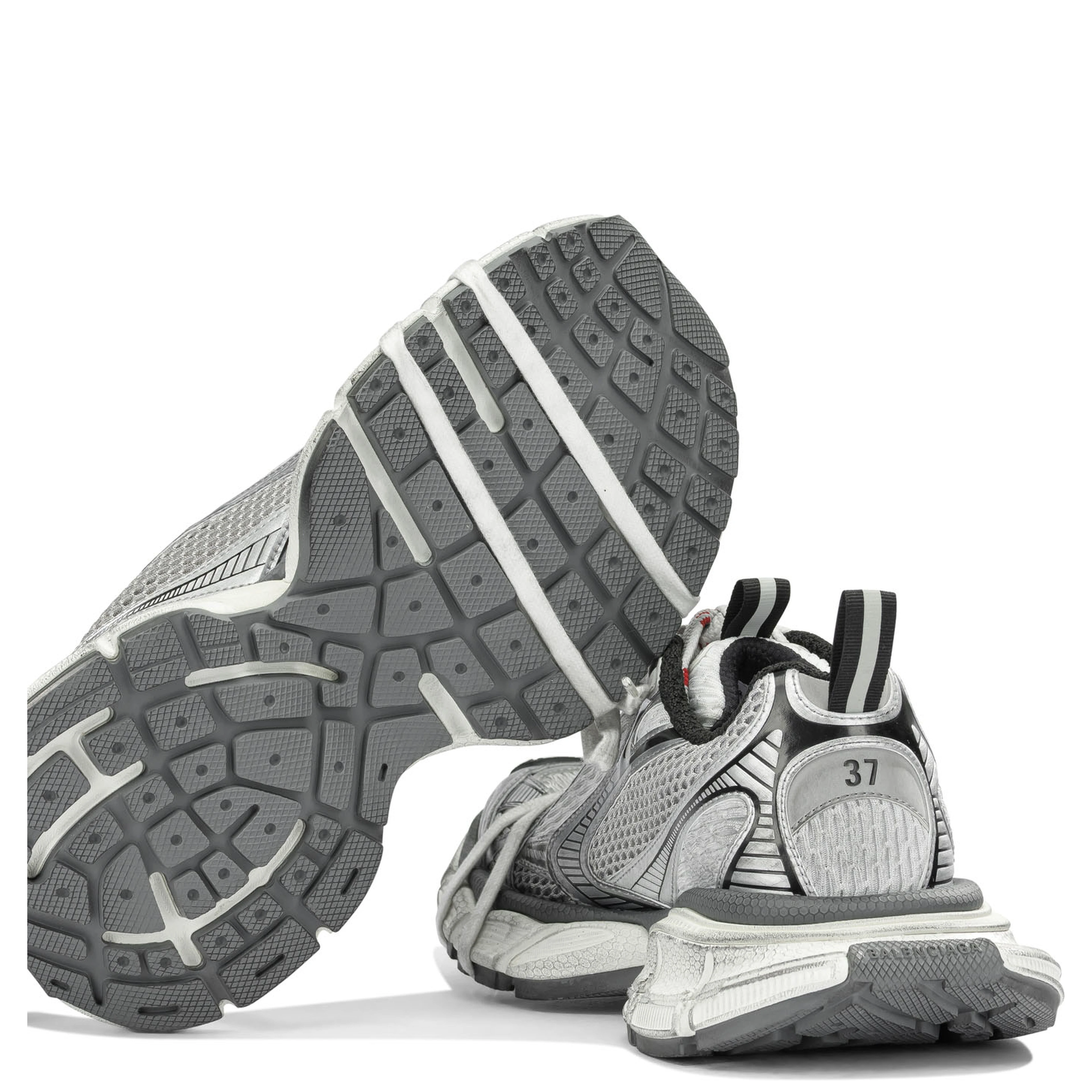 "3XL" Low-Top Sneakers