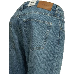 Straight-leg jeans